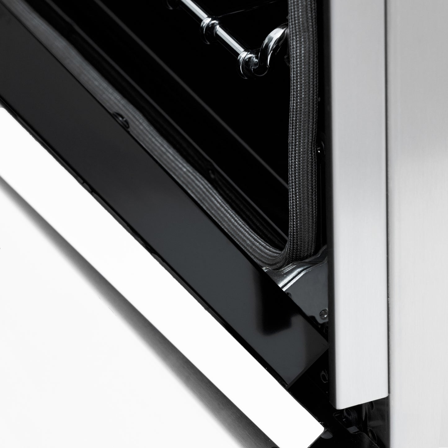 ZLINE 36" 4.6 cu. ft. Dual Fuel Range with Gas Stove and Electric Oven in Stainless Steel and White Matte Door (RA-WM-36)